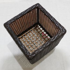 Pots de fleurs carrés en plastique pour les besoins de jardinage intérieur et extérieur - Product Image 4