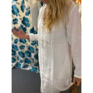 Vestido Camisero Casual de Lino HEERA para Primavera con Encaje, Tejido Transpirable, Logotipo en el Frente, Tallas XS y XL Disponibles en Blanco - Product Image 2