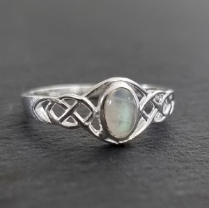 Anillo de piedra lunar arcoíris con nudo celta, anillo bohemio de piedra NATAL DE JUNIO DE Plata de Ley 925, anillo de moda, regalo para ella - Product Image 4
