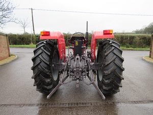 รถแทรกเตอร์ฟาร์ม Massey Ferguson 165 สีแดง สภาพดี 65 แรงม้า ขับเคลื่อน 2 ล้อ เกียร์ธรรมดา สำหรับเครื่องยนต์ดีเซล พร้อมอะไหล่หลัก - Product Image 2