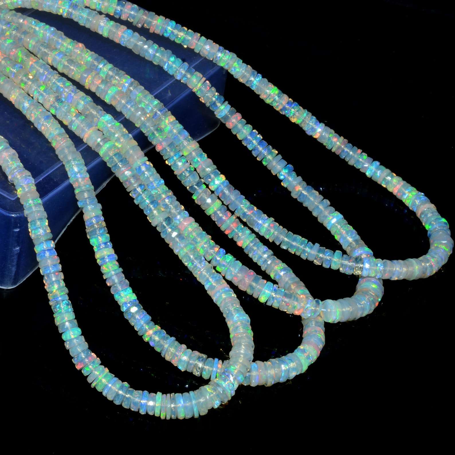 สีฟ้าสีขาว