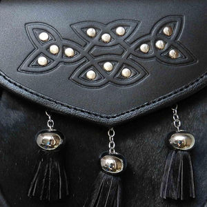 ชุดกิลท์สก็อตแบบใหม่ สีสันหลากหลาย หนังแท้ พร้อมลายสิงโตและพู่ห้อย  กระเป๋าสปอร์ราน บริการ OEM - Product Image 6