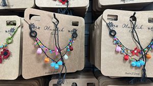 Collares de Algodón Hechos a Mano DAFNI BIG PAZAR para Ocasiones Especiales - Product Image 3
