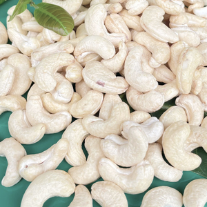 Noix de cajou Offre Spéciale du Vietnam Noix de cajou brutes Noix de cajou biologiques Emballage de marque privée disponible - Product Image 1