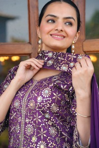 Nuevo traje Sharara bordado con trabajo bordado de secuencia y trabajo de espejo Real Stich completo con parte inferior elástica Longitud: 40 pulgadas - Product Image 5