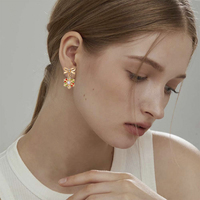 Fête de noël plaqué or alliage bijoux mode feuille verte cloche Jingle flocon de neige Pom Pom pendentif asymétrique Huggie boucles d'oreilles
