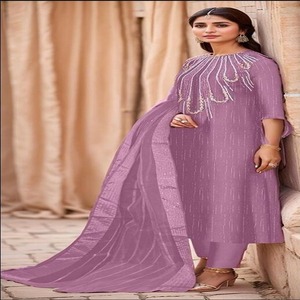 Ropa de boda de diseñador Premium Trending Heavy Crush con bordado Salwar Suit Mujer Fabricante de moda - Product Image 1