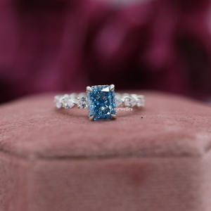 Bague de fiançailles à la mode en or massif 14 carats Radiant pour femme 3TCW taille poire laboratoire diamant cultivé serti de griffes de luxe certifié IGI - Product Image 5