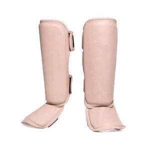 Protège-tibias de boxe avec coutures renforcées et finition lisse, rembourrage intérieur doux et ajustement stable - Product Image 1