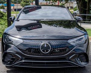 W1KEG2CB3PF024185 2023 Berline électrique de luxe, double transmission intégrale, batterie lithium 90-110 kWh, 8 airbags, cuir foncé, 402 ch, haute performance - Product Image 3