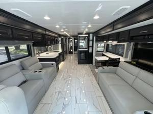 Autocaravana Ejecutiva Clase A XL 40H 2025 Recién Abastecida, Construcción de Aluminio, Capacidad para 9 Personas, Lista para Exportación - Product Image 2