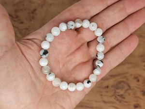 สร้อยข้อมือลูกปัดคริสตัลมูนสโตนสีรุ้งขนาด8มม. งานแฮนด์เมด - Product Image 3