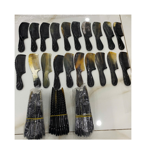 Peigne à cheveux en corne fabriqué à la main pour un cuir chevelu sain, pas de statique, pas d'enchevêtrement, parfait pour la routine et les cadeaux de soins capillaires naturels - Product Image 5