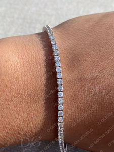 Pulsera de tenis clásica de 4 quilates chapada en oro de plata de ley 925, con moissanita de alta calidad y claridad VVS, engaste de garra, hecha a mano. - Product Image 6