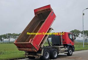 Camion benne Iveco Trakker 6X4 d'occasion 2012, capacité 41t, moteur diesel, transport lourd, direction à gauche - Product Image 4