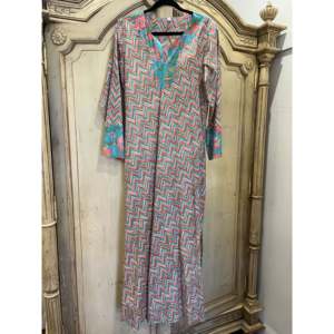 Vestido de Verano HIBISCUS GEOMETRY 2 para Mujer, Casual, Elegante, para Oficina, Cintura Imperio, Sin Cuello, Estampado a Mano, Talla Única XL - Product Image 2