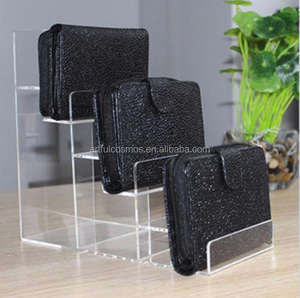 Elevador de acrílico moderno de tres niveles para exhibir sus productos de belleza con diseño elegante - Product Image 6