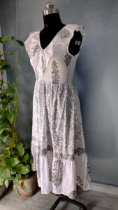 Vestido Midi Informal y Profesional para Mujer, de Algodón con Estampado Floral, Cuello en V, Sin Mangas, con Bolsillos Laterales, Cómodo, Transpirable y Ecológico - Product Image 2