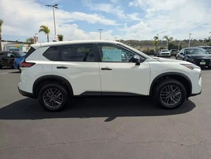 Nissan Rogue S FWD 2024 certifié, propre et peu utilisé, conduite à gauche, boîte automatique, intérieur cuir foncé, turbo, électrique, ACC - Product Image 3