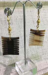 Boucles d'oreilles en métal de style irrégulier à la mode avec des boîtes à bijoux en bois à la mode élégantes taille personnalisée pour les femmes - Product Image 4