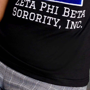 T-shirt en chenille Big Z Zeta, vêtements de la sororité Zeta Phi Beta, t-shirt en coton premium, coupe confortable, logo brodé élégant et brillant - Product Image 5