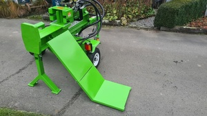 Remolque verde para rajadora de leña hidráulica con rampa para ATV, maquinaria forestal - Product Image 2