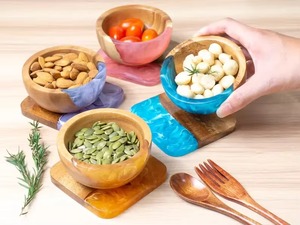 Centre de table décoratif rustique en bois et en résine bleue pour la décoration intérieure, la cuisine et les intérieurs contemporains - Product Image 2