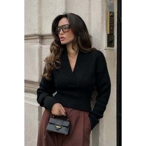 Suéter de punto con cuello en V y cintura elástica - Negro - Negro - Product Image 1