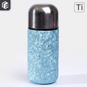 กระเป๋าถือขนาดพกพา กระติกน้ำไทเทเนียมบริสุทธิ์ ผิวเคลือบแบบธรรมชาติ ป้องกันการกัดกร่อน ฉนวนกันความร้อนสำหรับการเดินทาง - Product Image 1