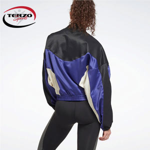 Juego de rompevientos ligeros en blanco para mujer, rompevientos personalizados completos disponibles en todos los tamaños - Product Image 3