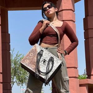 รูปแบบตะวันตกหนังวัวขนกระเป๋าสไตล์หนังกระเป๋าผมบนซ่อนแกะสลักมือ Toled กระเป๋าสําหรับสตรี Multi ใช้ - Product Image 1