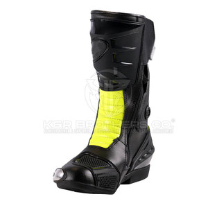 Cómodos zapatos deportivos de estilo para hombre para Paseo diario en moto con equipo de protección Nombre del equipo personalizado - Product Image 3