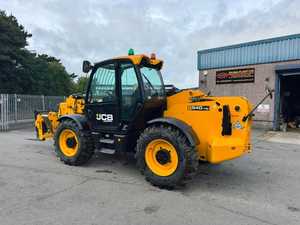 รถตักล้อยาง JCB 532-60 Plus ประสิทธิภาพสูง รุ่น Agri Stage V ขนาดกะทัดรัด พร้อมห้องโดยสารปรับอากาศ สำหรับงานก่อสร้างและเกษตรกรรม - Product Image 3
