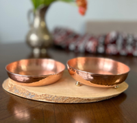 Plat de service décoratif élégant et sûr en cuivre martelé et aluminium fait main avec pieds, idéal pour mariages et fêtes