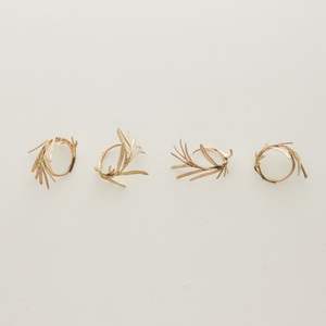 Atractivo servilletero de metal ideal para crear llamativos ajustes de mesa durante bodas y celebraciones navideñas - Product Image 3