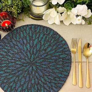 Napperon perlé Chargeur rond fait à la main pour salle à manger de luxe et décor de vacances Pièce unique perlé à la main, napperon, pendaison de crémaillère - Product Image 1