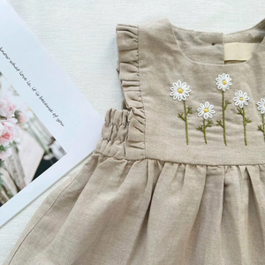Robe brodée à la main en lin doux pour bébé fille Style décontracté pour le premier anniversaire des tout-petits OEM Made in Vietnam - Product Image 2