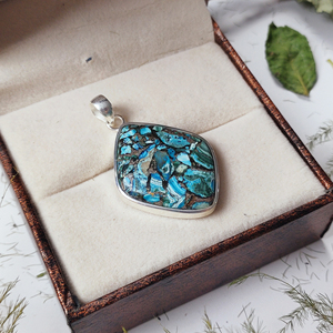 Pendentif en malachite de forme fantaisie fait main dans une matrice de malachite, en argent sterling 925 – Bijoux pour femme - Product Image 4