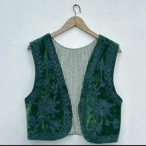 Chaleco sin Mangas Bordado Floral Bohemio Hecho a Mano para Mujer, Chaqueta Abierta de Estilo Vintage, Terciopelo Verde Oscuro para Invierno - Product Image 1