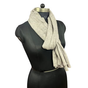 Étole de mode exclusive pour femmes, au toucher léger et au look moderne riche - Product Image 1