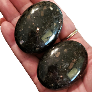 PIERRES DE PALME NUMMAITE INDIENNE EN CRISTAL DE GUÉRISON NATURELLE PIERRES DE REIKI POLIES EN GROS POUR L'ÉNERGIE, LA MÉDITATION, LA RELAXATION - Product Image 2