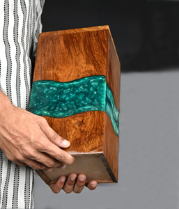 Urne de crémation en palissandre incrustation de résine époxy boîte funéraire artisanale pour cendres humaines et cendres d'animaux domestiques - Product Image 1