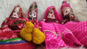 คู่หุ่น Rajasthani หุ่นเชิดอินเดียวินเทจตุ๊กตาไม้ทำด้วยมือสำหรับตกแต่งบ้านในงานแต่งงานสไตล์โบฮีเมียน - Product Image 4