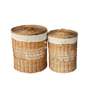 Panier de rangement suspendu en rotin tressé fait main, design écologique, pour l'organisation de la salle de bain et du salon - Product Image 2