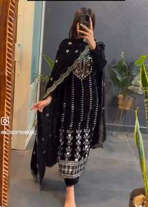 ชุดสلوار คามีซ ปากีสถานขายดี พร้อมงานปักดิ้นทอง สำหรับคอลเลคชั่นฤดูหนาว มีจำหน่ายในราคาขายส่ง - Product Image 3