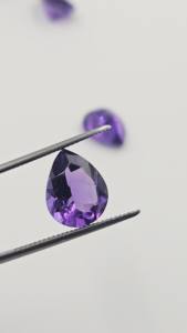 พลอยแอมะทิสต์ธรรมชาติคุณภาพสูง รูปทรงลูกแพร์ขนาด 9x11 มม. เจียระไนเหลี่ยม แสงเงางาม สีสวยงาม รับรองโดยผู้เชี่ยวชาญ สามารถปรับแต่งได้ - Product Image 6