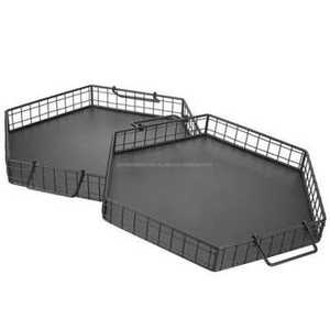 Bandeja decorativa para servir comida hexagonal de lujo negra de hierro de gran oferta de calidad superior con asas Juego de 2 bandejas para servir comida de Resort - Product Image 1