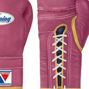 ถุงมือชกมวยแบบผูกเชือก Winning สีชมพูเข้ม-ทอง หนังแท้ สำหรับฝึกซ้อมและแข่งขันระดับมืออาชีพ รุ่นลิมิเต็ด - Product Image 5