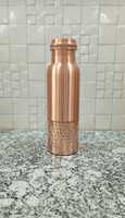 Bouteille isotherme artisanale en cuivre ayurvédique 950 ml avec couvercle, pour bureau, à boire directement, toutes occasions Z M CREATIONS CP-101
