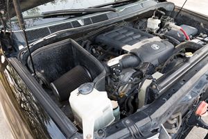 Toyota Tundra Platinum CrewMax 4x4 d'occasion de 2012, sans réserve, 2 propriétaires, moteur V8, nombreuses modifications, provenance du Texas - Product Image 6